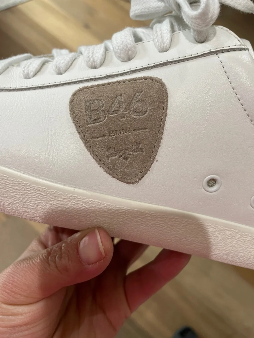 Bernardo Tatum Leather Logo Sneakers Low-Top Sneakers B46 Size 9.5
